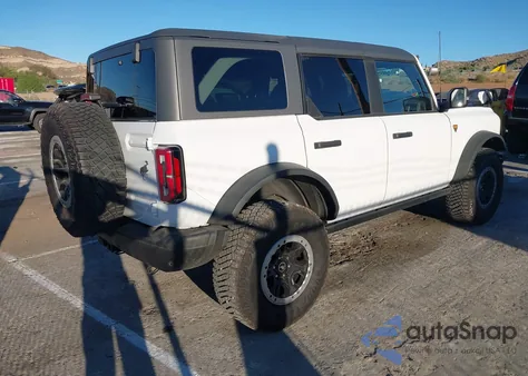 2024 Ford Bronco Badlands z USA, uszkodzony, nr VIN 1FMEE9BP0RLA54122